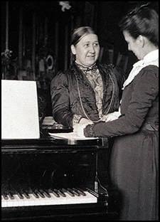 Marie Reuter Gallison, center left, wife of artist Henry Gallison